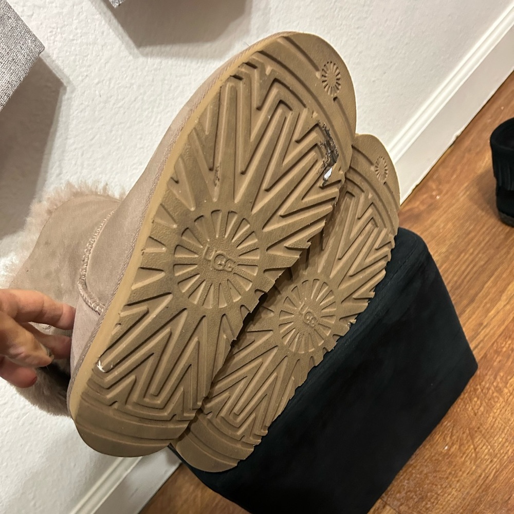 Gently Worn Ugg, Excellent Condition - image 3